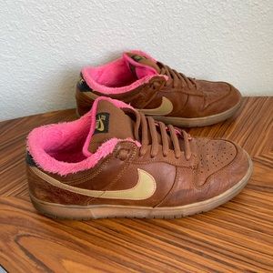 Nike dunk SB low Gibson sneakers w pink fur lining.